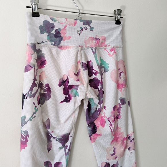 RARE Lululemon Blurred Blossom Wunder Under Crop - Picture 5 of 8